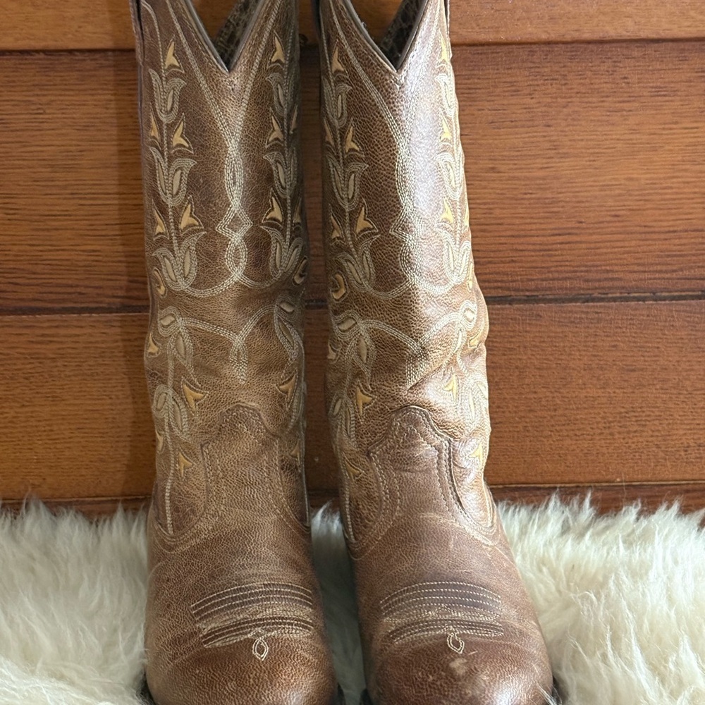 Ariat ‘Circuit Rosewood’ Light Brown Western Cowboy Boots with Floral Embroidery - Picture 2 of 8